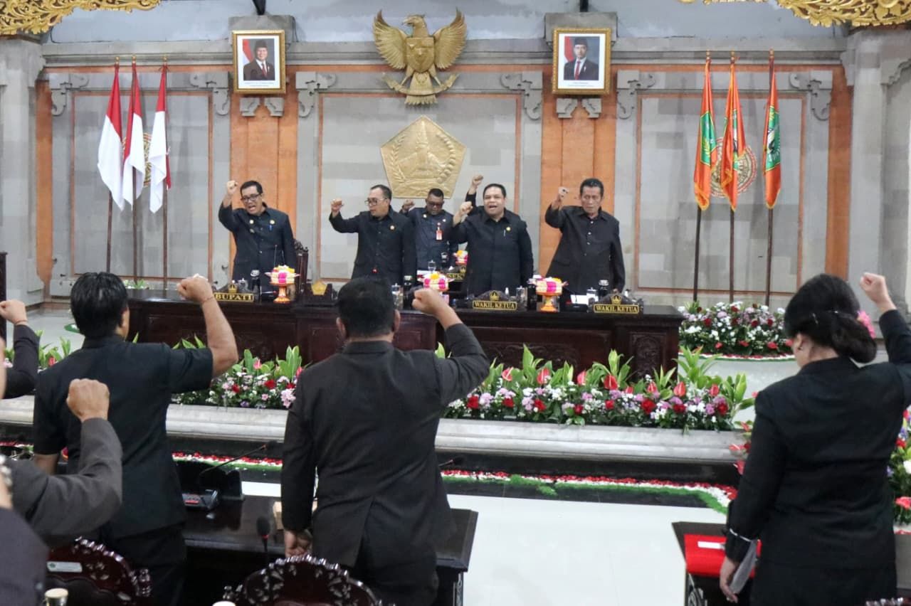 Pendapatan Tabanan Dirancang Rp 2,23 T, Bupati dan DPRD Teken Kesepakatan