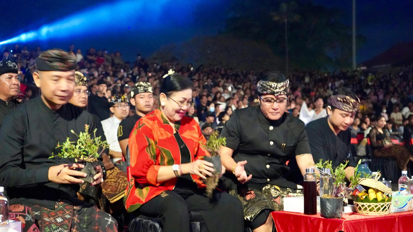podiumnews.com-Penampilan Seniman Badung Memukau, Wagub Giri Prasta Beri Nilai 10
