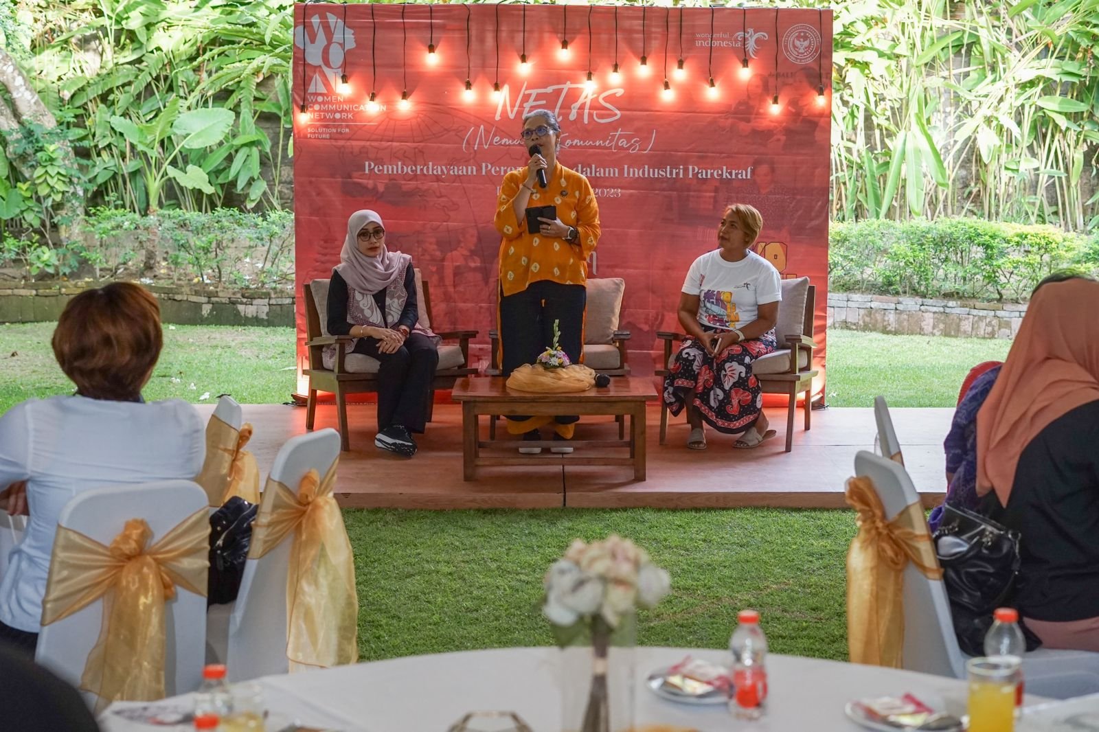 podiumnews.com-Perempuan Bali Menjabat yang Menulis Buku