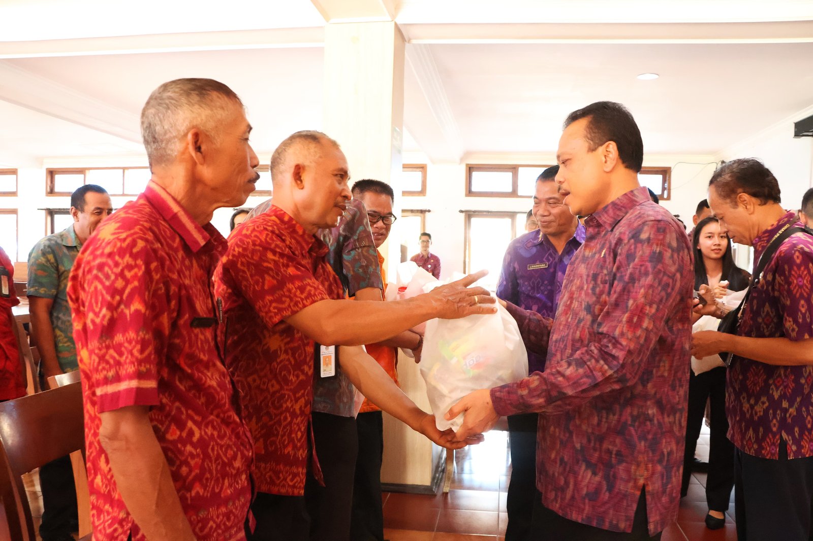 podiumnews.com-Bingkisan Senja, Kisah Pengabdian