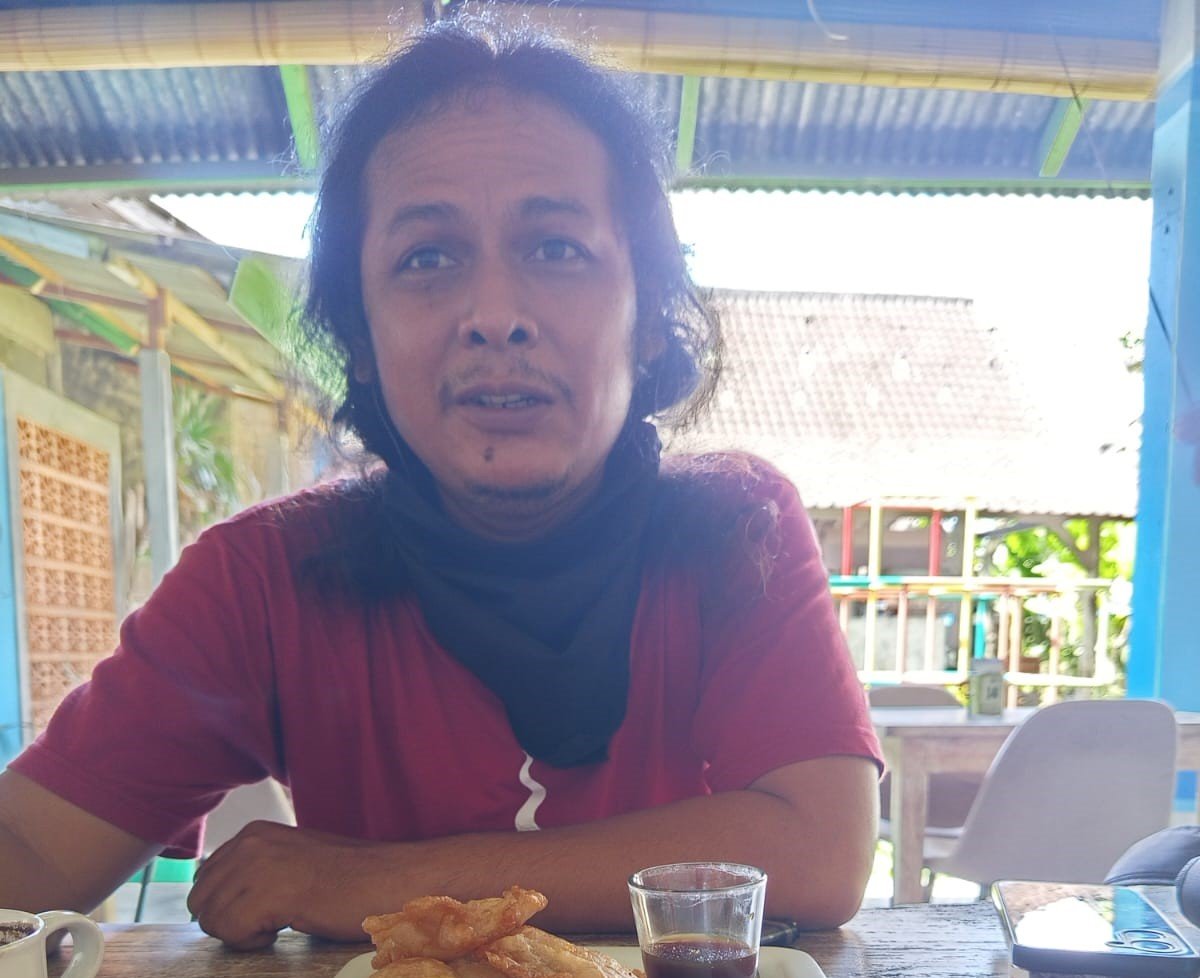 podiumnews.com-Bonk Ava, Suarakan Luka Lewat Puisi dan Lukisan