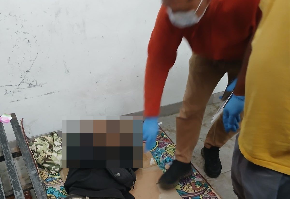 podiumnews.com-Gelandangan Meninggal di Taman Kota Lumintang, Diduga Sakit